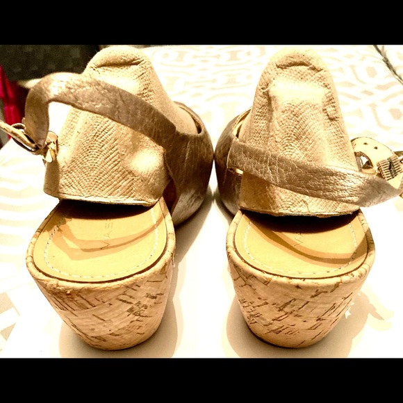 VIA SPIGA Crinkled Gold Leather Wedge Slingbacks - Picture 5 of 12